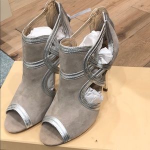 NWOT Menbur Suede heels
